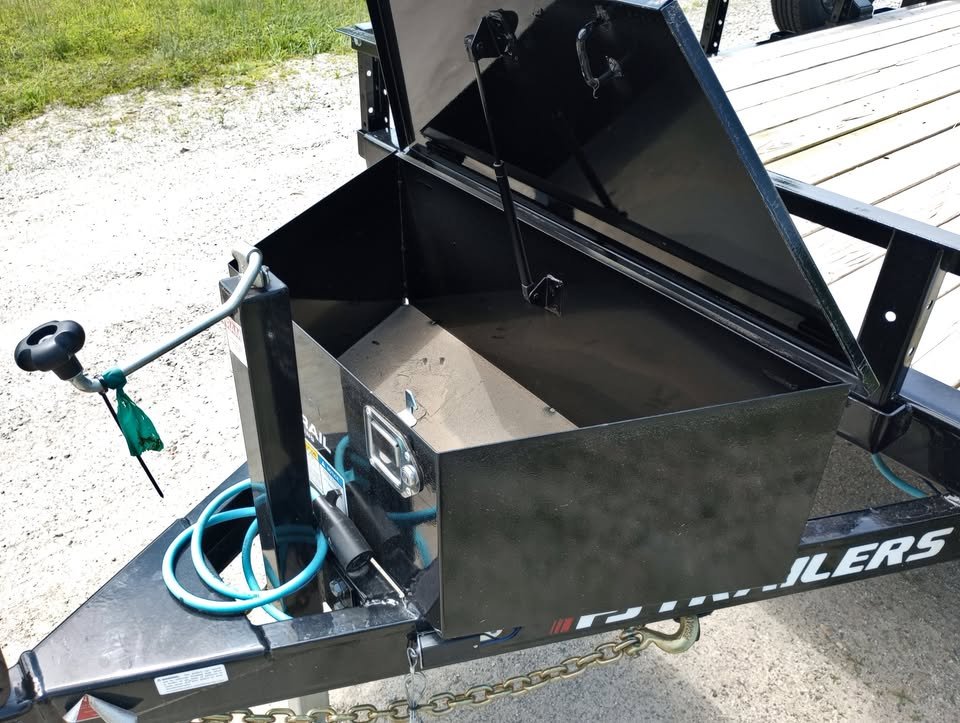 2025 PJ Trailers 7x22 7K Powder Coated Landscape/Utility Trailer w/Rail Kit, HD Rear Ramp Gate, Spare Tire & Mount - Image 10
