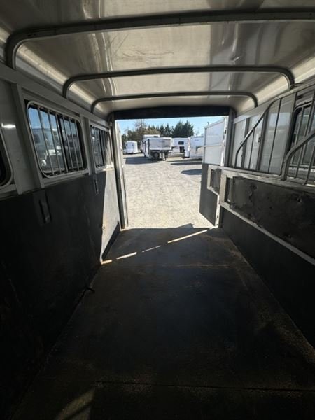 2016 Maverick 3 Horse Slant Load Trailer – Premium Horse Transport Solution for Safety, Comfort & Performance - Image 7
