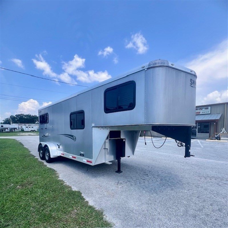2019 Shadow 2 Horse Weekender Gooseneck Trailer – Ultimate Comfort & Performance for Horse Owners - Image 13