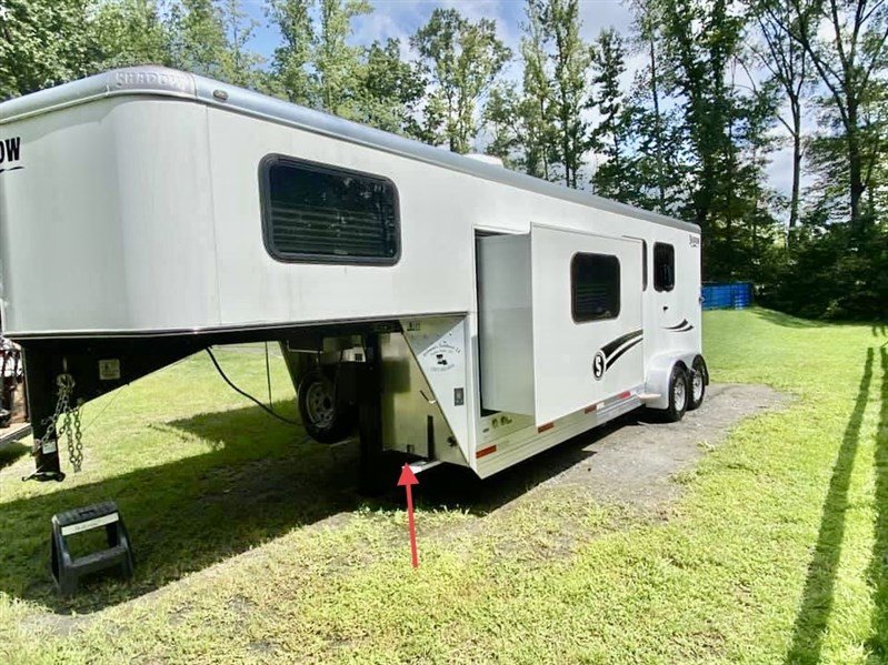 Premium 2016 Shadow 2 Horse Slant Load Living Quarters All Aluminum Horse Trailer – Ultimate Durable & Reliable Choice for Sale - Image 10