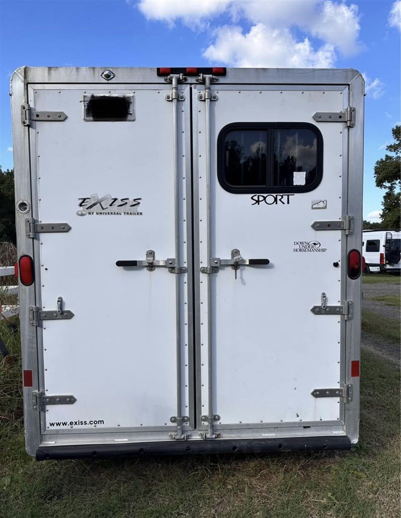 2008 Exiss 3000 Sport 3 Horse Gooseneck Slantload Trailer – Durable, High-Performance Horse Trailer for Serious Equestrians - Image 3
