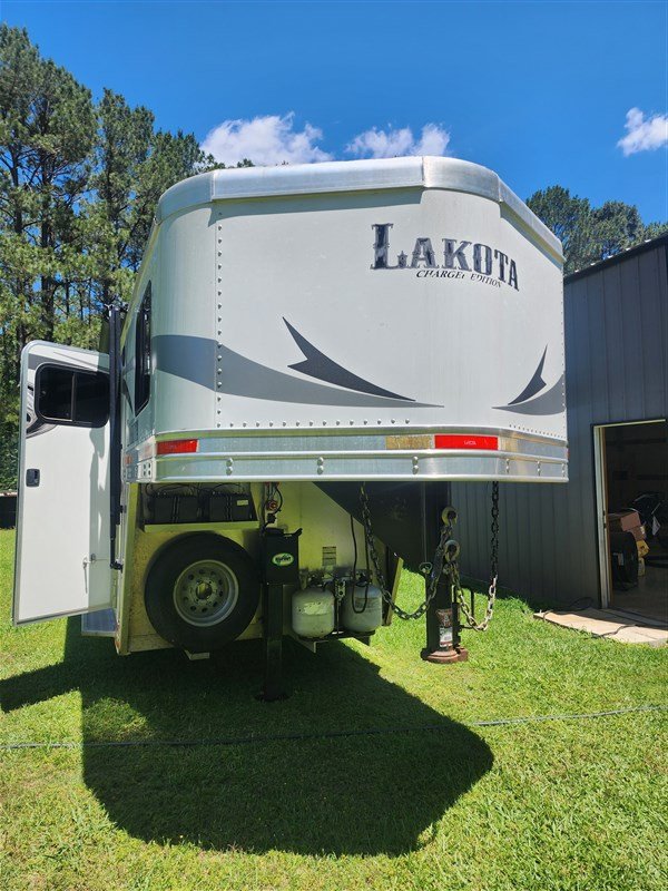 2016 Lakota Charger Edition 3 Horse Living Quarters Horse Trailer - Image 2