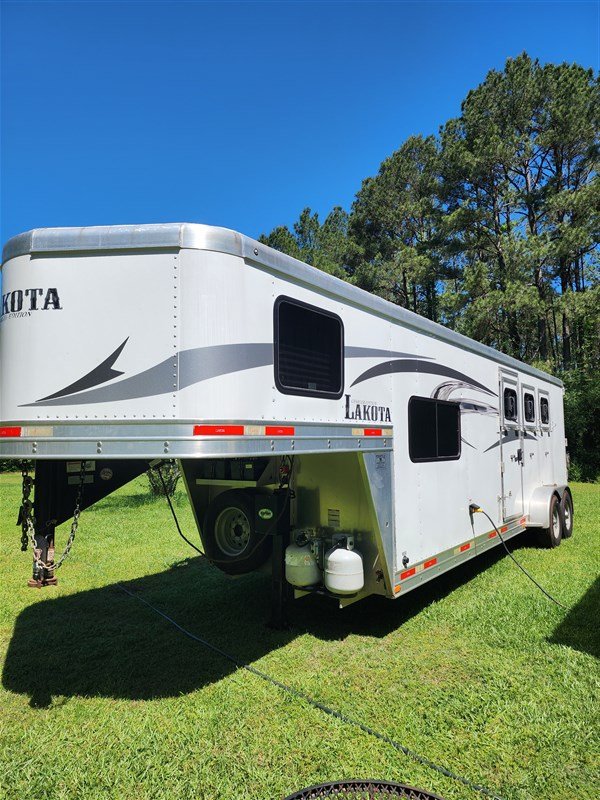 2016 Lakota Charger Edition 3 Horse Living Quarters Horse Trailer - Image 3
