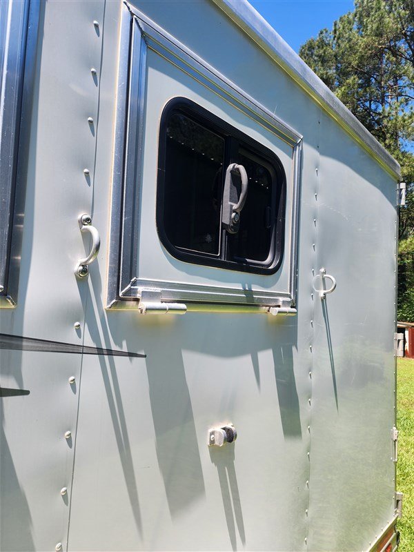 2016 Lakota Charger Edition 3 Horse Living Quarters Horse Trailer - Image 4