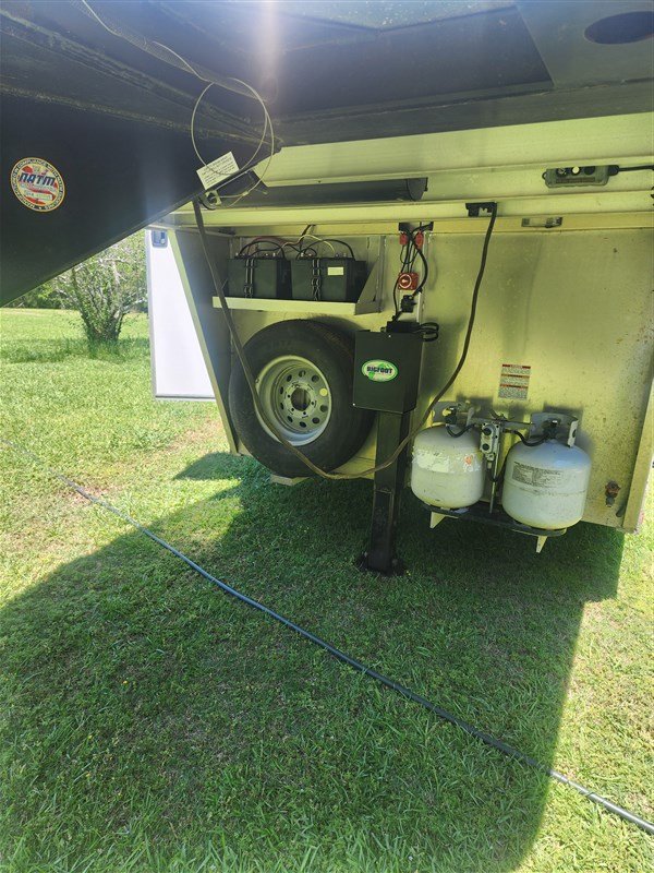 2016 Lakota Charger Edition 3 Horse Living Quarters Horse Trailer - Image 10