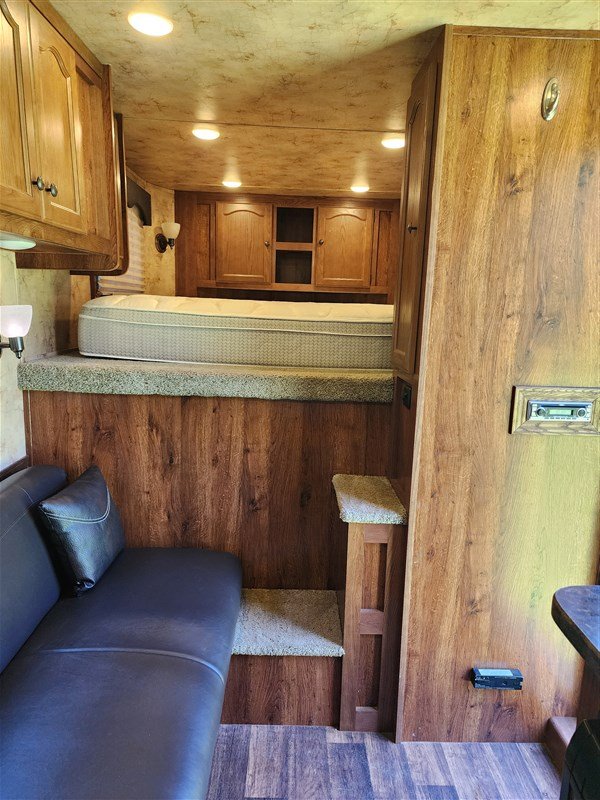 2016 Lakota Charger Edition 3 Horse Living Quarters Horse Trailer - Image 19