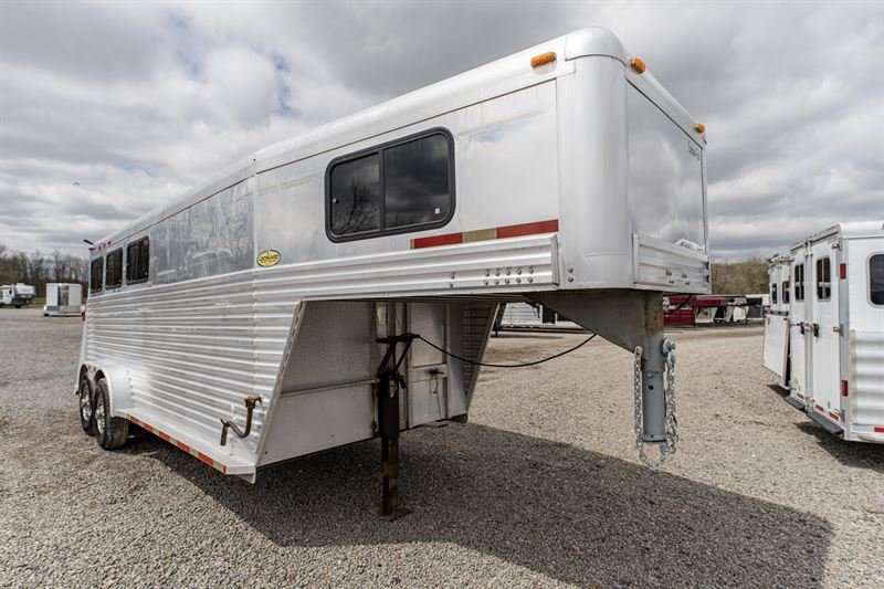 1998 CUSTOM FAB 3 Horse Gooseneck Trailer for Sale – Durable, Reliable & Built for Performance - Image 4