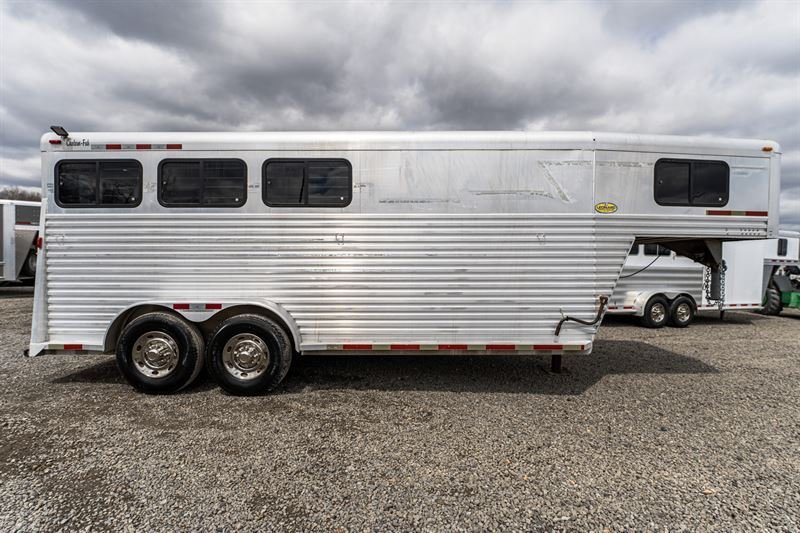 1998 CUSTOM FAB 3 Horse Gooseneck Trailer for Sale – Durable, Reliable & Built for Performance - Image 5
