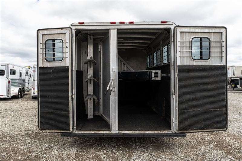 1998 CUSTOM FAB 3 Horse Gooseneck Trailer for Sale – Durable, Reliable & Built for Performance - Image 10
