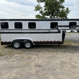 3 Horse Gooseneck Weekender Trailer