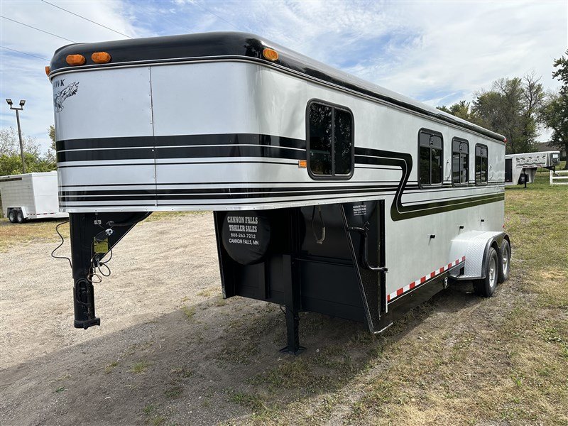 2000 Hawk 3 Horse Gooseneck Weekender Trailer – Ultimate Comfort & Power for Reliable Horse Transport - Image 3