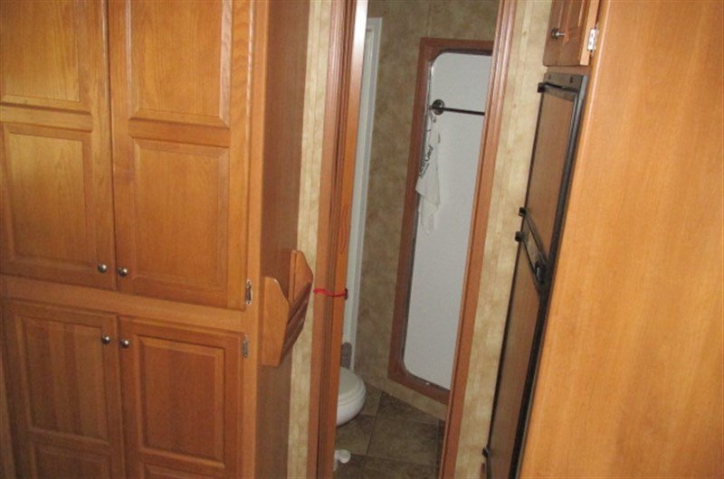 2009 Kiefer Built 4 Horse Living Quarters Trailer – Premium Horse Trailer for Sale - Image 14
