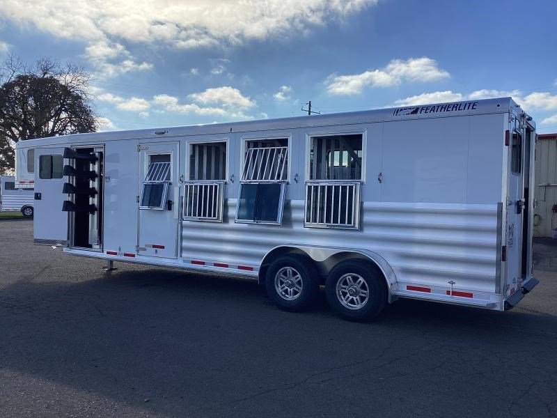 2024 Featherlite 9600 4 Horse Gooseneck Trailer – Premium Horse Transport Solution - Image 12