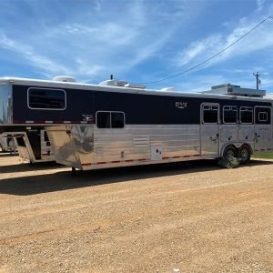 2007 Logan 3 Horse, LQ, 14' Short Wall