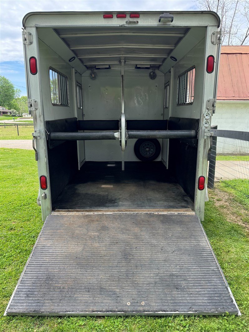 2008 Merhow Equistar XL 2 Horse Straightload Gooseneck Trailer – Durable, Spacious & Performance-Driven Horse Trailer for Serious Equestrians - Image 5