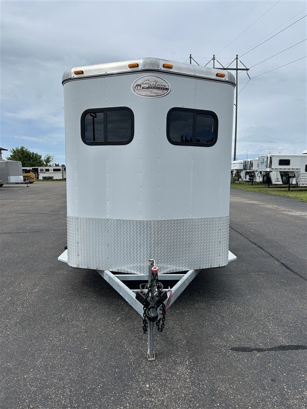 2000 Sundowner 2 Horse Bumper Pull Straightload Trailer – Reliable, Durable & Affordable Horse Hauling Solution - Image 4