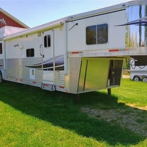 Living Quarter 3 Horse Trailer
