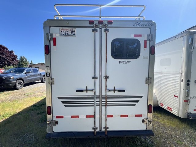 2000 SILVERLITE 4 Horse Living Quarters Trailer – Premium Comfort, Durability & Performance for Professional Haulers - Image 6