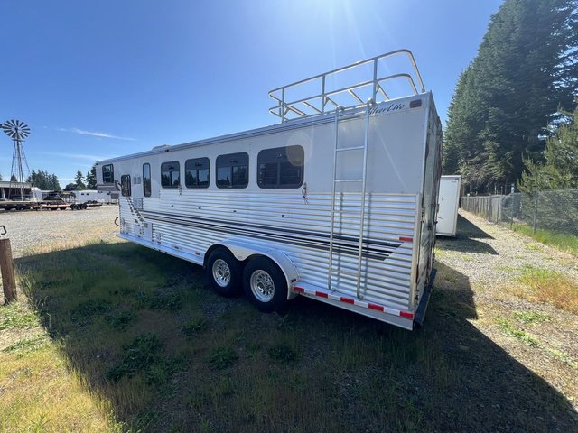 2000 SILVERLITE 4 Horse Living Quarters Trailer – Premium Comfort, Durability & Performance for Professional Haulers - Image 11