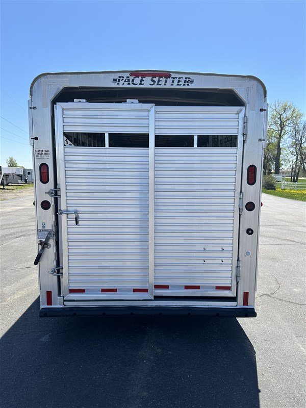 2013 Pacesetter Gooseneck Stock Trailer – Durable, High-Capacity Livestock Hauler for Sale - Image 6