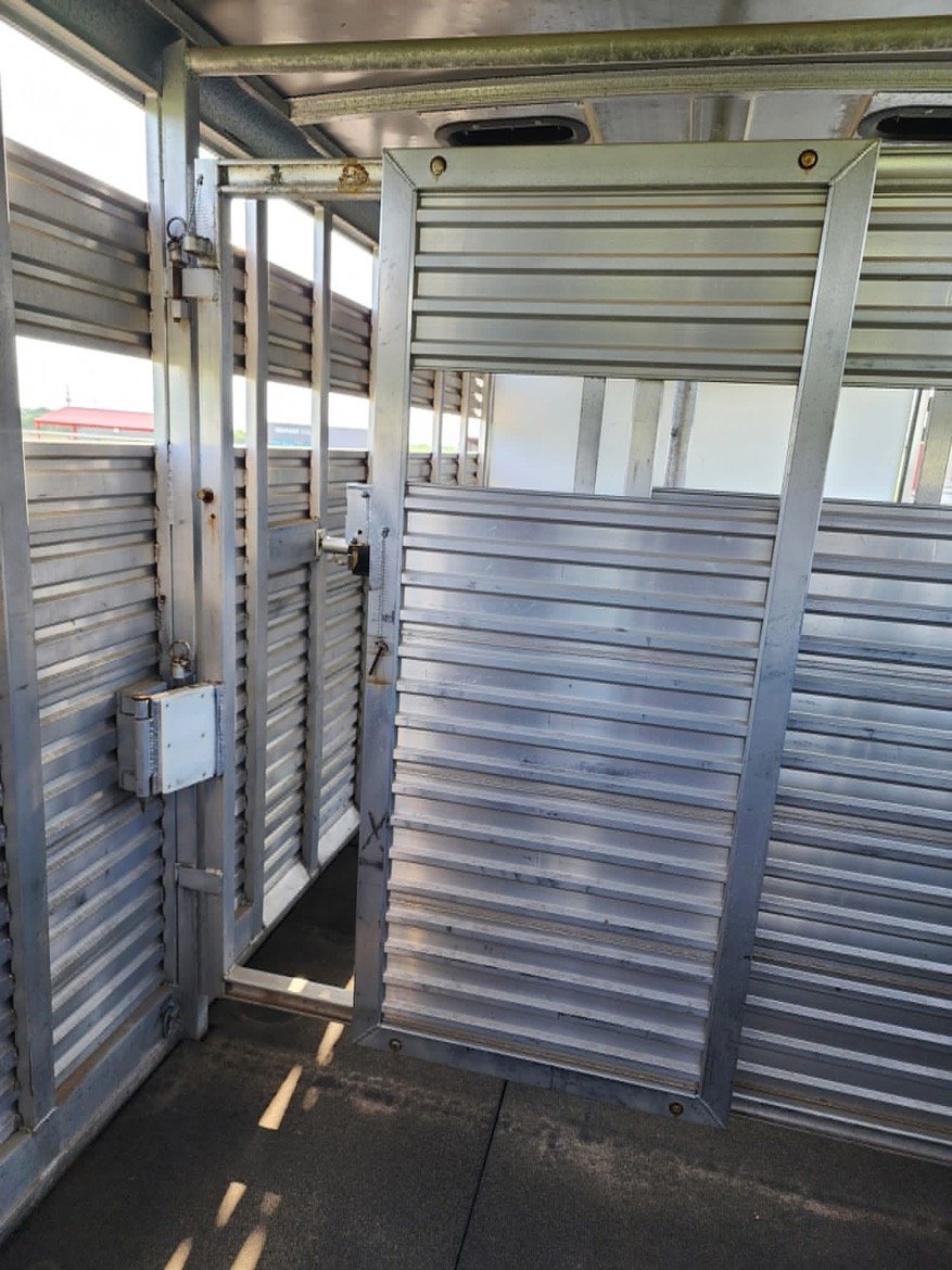 Sundowner 20' Pro Stock All Aluminum Trailer for Sale – Premium Livestock & Stock Trailer - Image 7