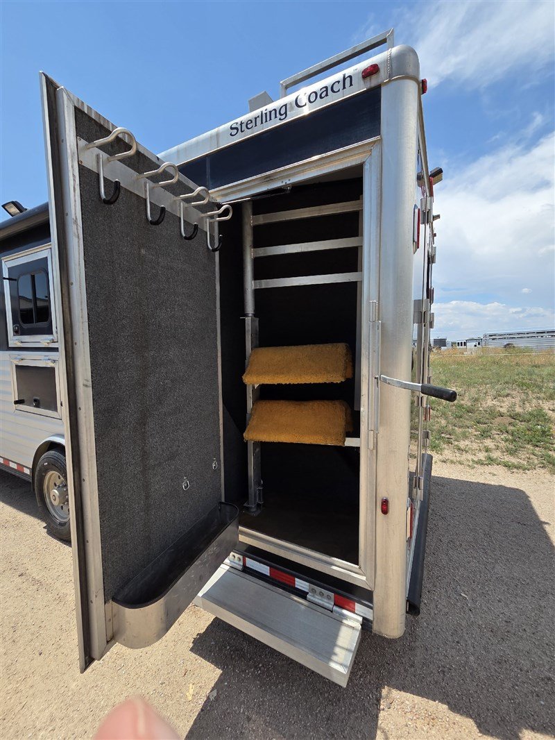 2006 Sterling Coach 2 Horse Living Quarters Trailer – Premium Horse Trailer with Luxury Living Space - Image 10