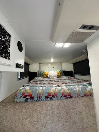 2005 Logan Aluminum XT – 4 Horse w/ Mid Tack LQ | Luxury Horse Trailer - Image 5