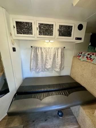 2005 Logan Aluminum XT – 4 Horse w/ Mid Tack LQ | Luxury Horse Trailer - Image 14