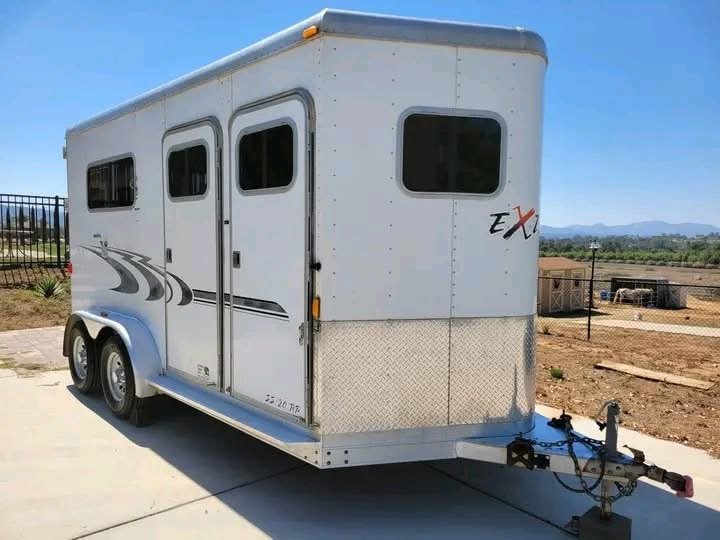 2004 Exiss Event SS20/RP, 2-Horse Straight Load Trailer With Ramp – Premium Horse Trailer for Safe & Reliable Transport - Image 4