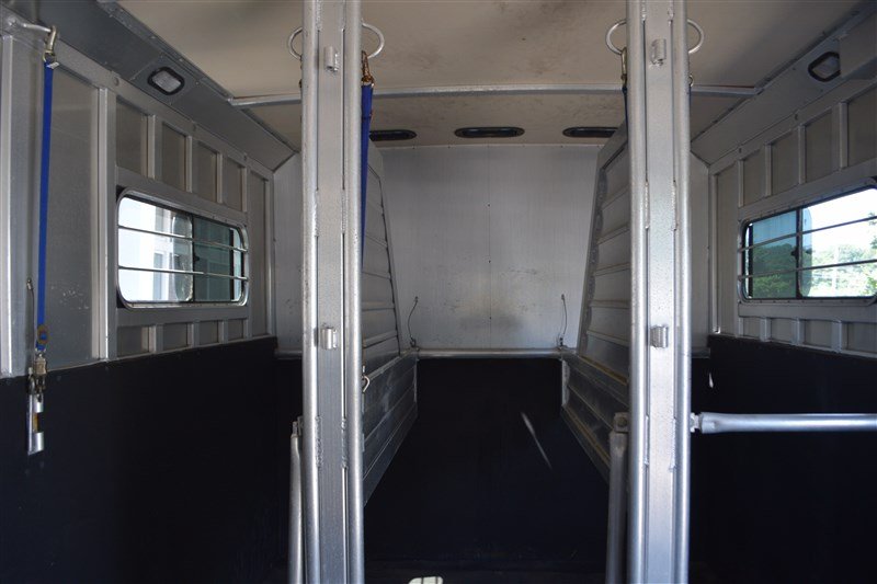 2007 Hart 6–8 Horse Straight Load Trailer – Powerful Reliability Built to Move Champions - Image 15