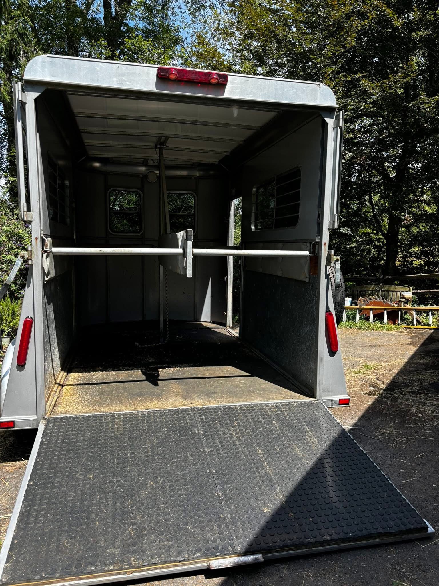 2006 Kingston Bedford Warmblood 2 Horse Trailer – Powerful Comfort, Trusted Performance, Timeless Value - Image 4
