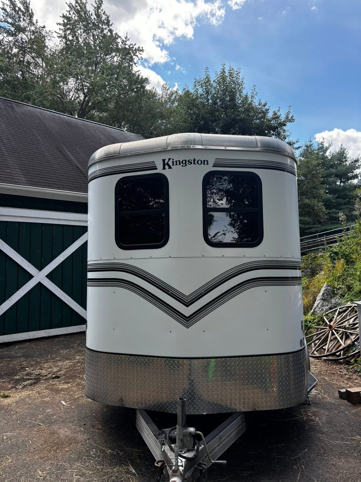 2006 Kingston Bedford Warmblood 2 Horse Trailer – Powerful Comfort, Trusted Performance, Timeless Value - Image 5