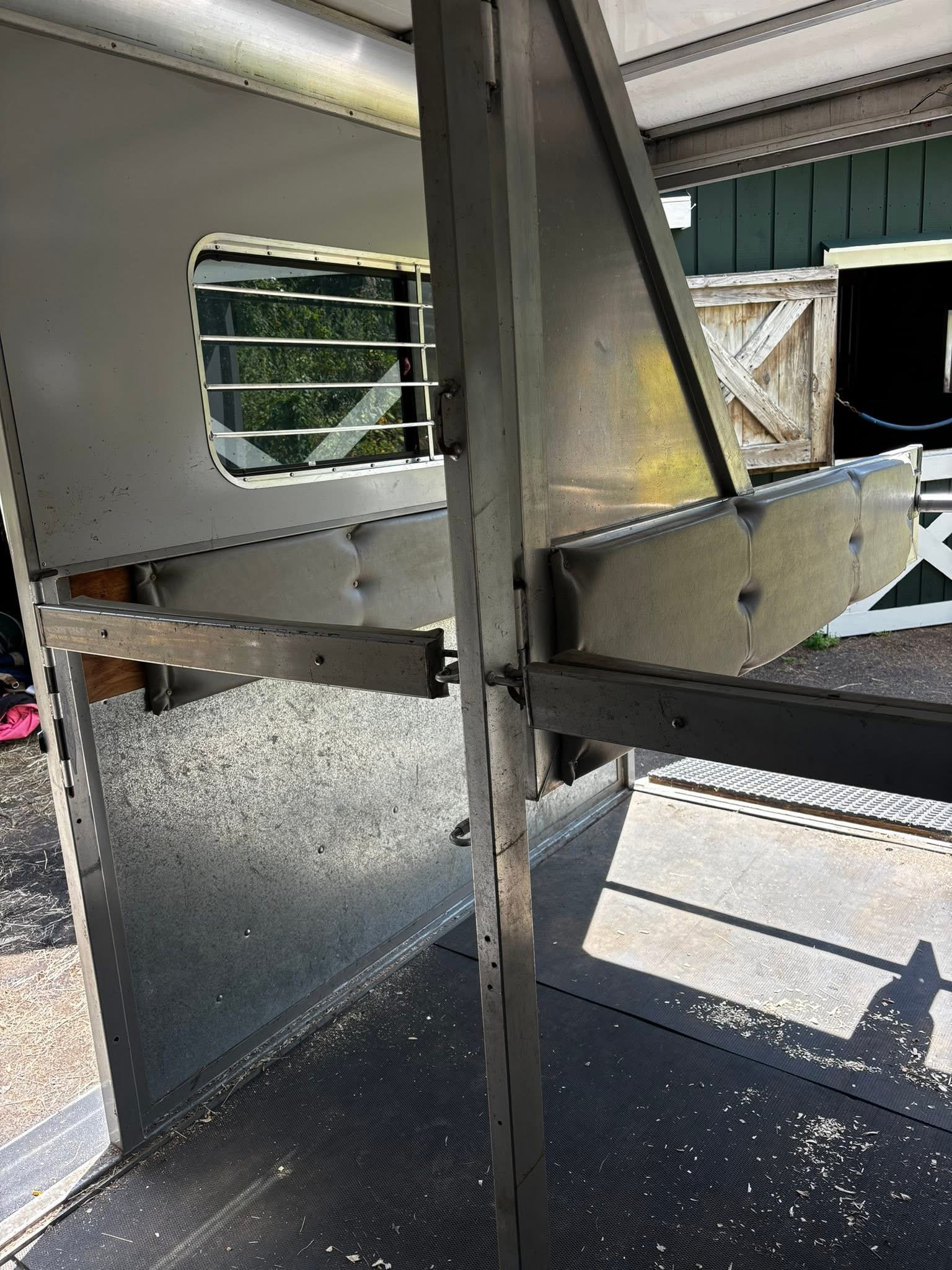 2006 Kingston Bedford Warmblood 2 Horse Trailer – Powerful Comfort, Trusted Performance, Timeless Value - Image 6